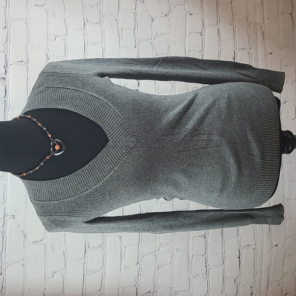 Express Tops - Express V-neck Sweater. S. B5
